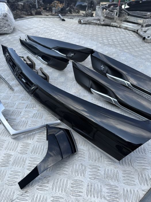 Интериорни пиано лак лайстни бмв х6 ф16 bmw x6 f16 лайстни табло ф15