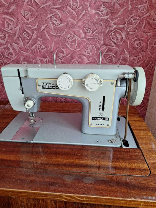 Продам швейную машинку