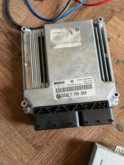 Calculator Modul control Motor ECU CAS2 BMW E60 E61 cheie