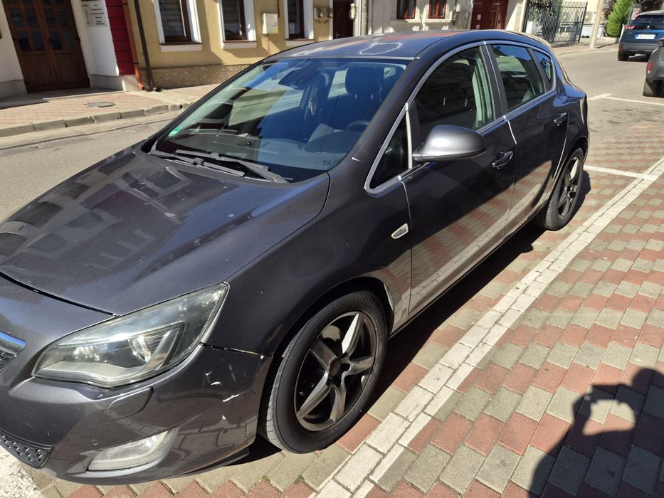 Opel Astra J  2010