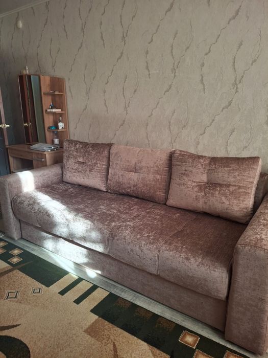 Продам диван в идеальном состоянии( новый)