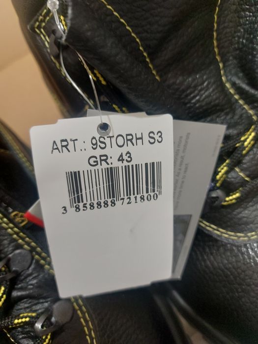 Чисто нови работни обувки