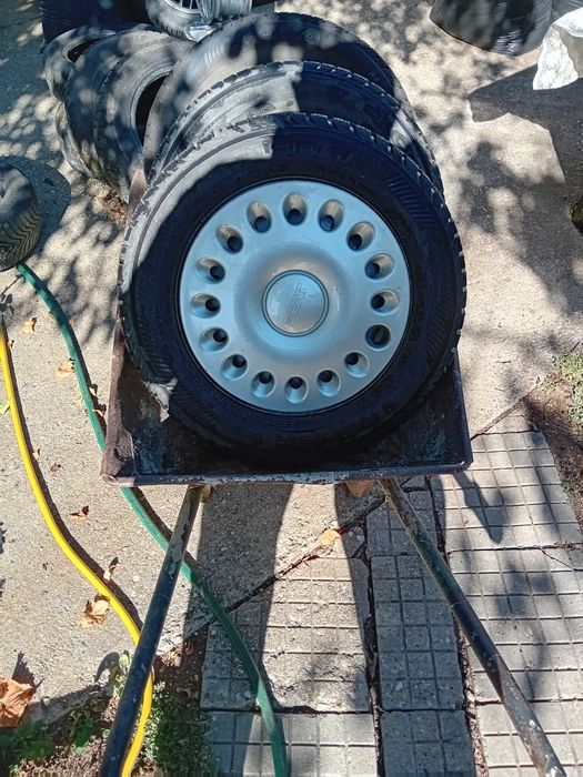 4 броя железни джанти  13 цола с гуми за 120 лв и 4 броя алуминиеви дж