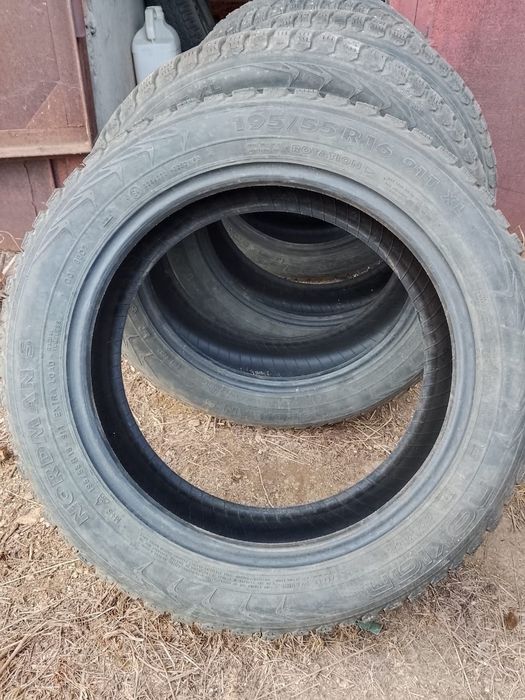 Зимние шины б/у, шипованные