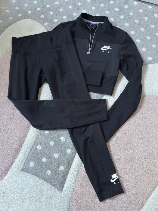 Продавам оригинален спортен комплект Nike