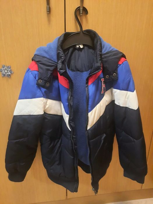 Продаю теплую зимнюю куртку на мальчика 10-11 лет