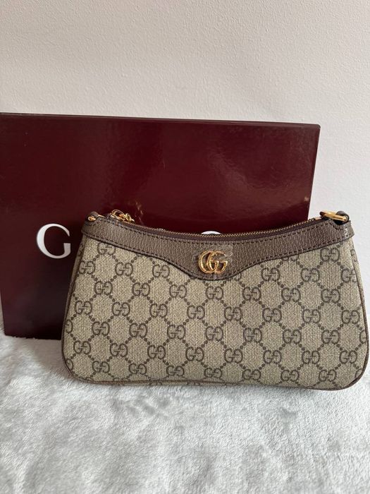 Нова сладка чанта на Guess