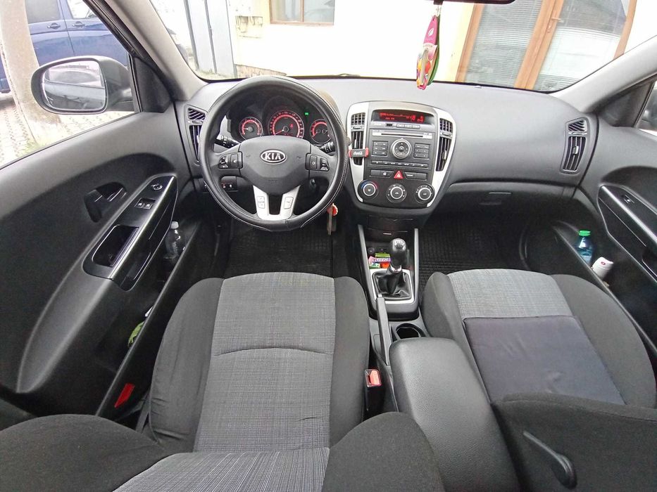 Kia Ceed motor 1.4 benzină 90 cp, 2011 înmatriculată în RO