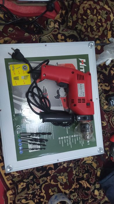 Vînd geanta de aluminiu cu scule