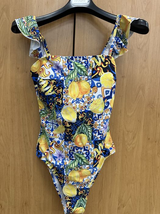 Цял бански с принт лимони