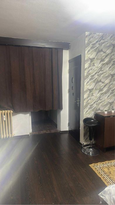 Închiriez Garsoniera