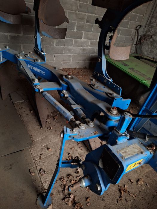 Vând plug lemken nou