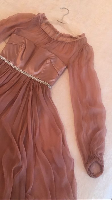 Продаётся брендовое платье