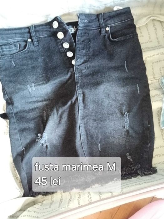 Vând haine aproape noi la pret bun