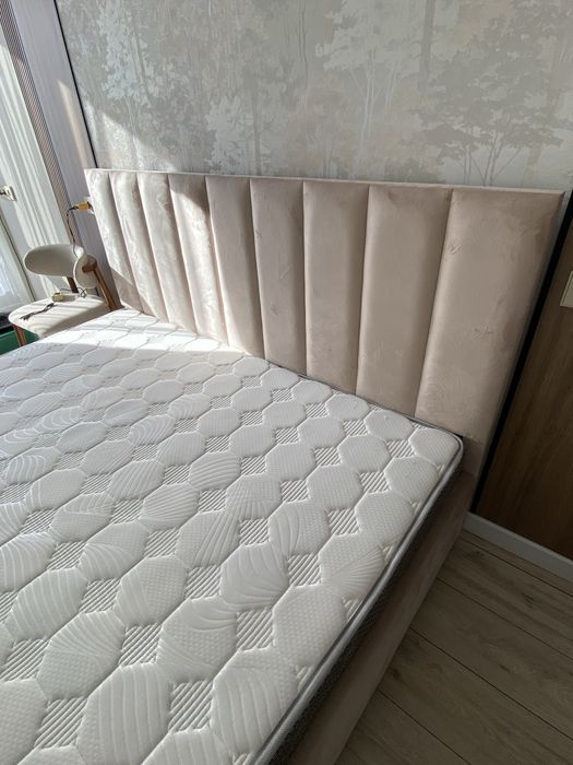 Продам кровать с матрасом