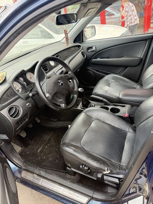 Mitsubishi outlander 2.0 на части или цял
