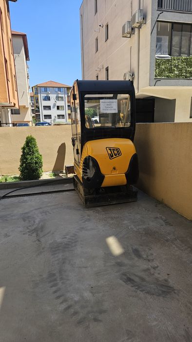 Închiriere mini excavator