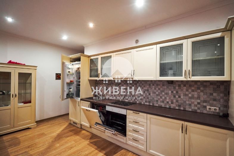 Продава се Тристаен апартамент в Варна, Бриз - 133 кв.м за 2151 €/кв.м - Снимка #4