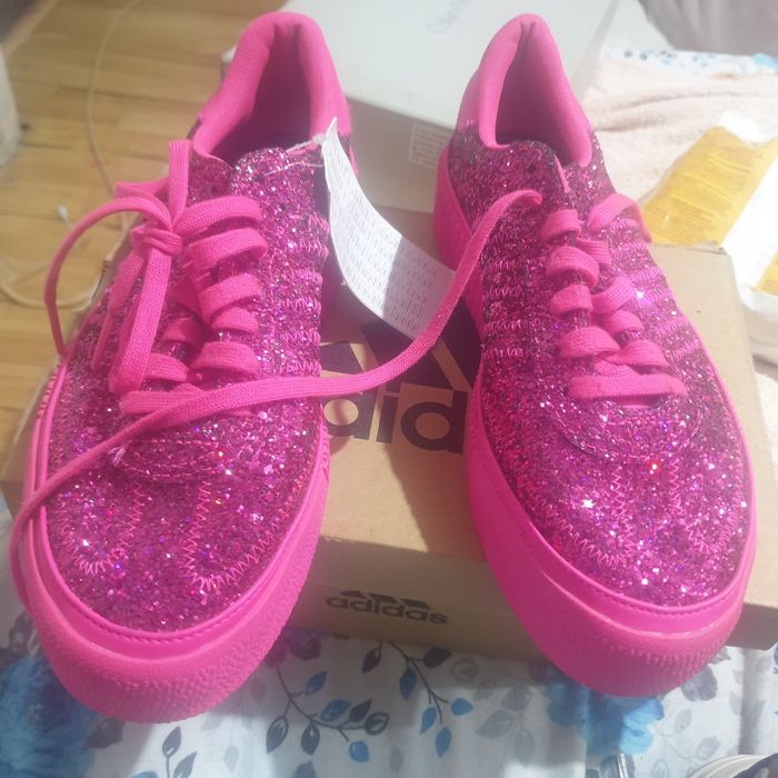 Vand adidași originali  nr 40 o singură pereche