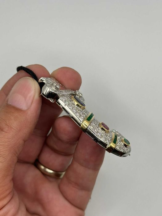 PANDANTIV AUR alb 18K + 107 Diamante = 3CT + 1 Safir = 2.5CT + 1 Rubin = 1CT + 12 Smaralde = 1.2CT - Unicat - 36g. !