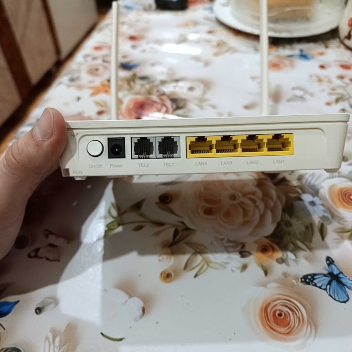 Продам WIFI роутер HUAWEI HG8245H5 GPON