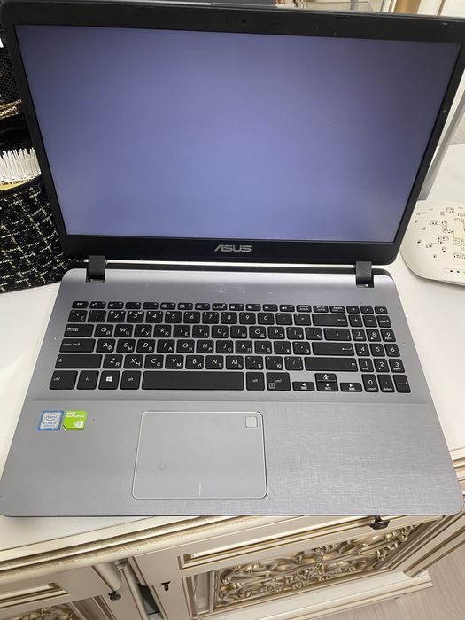 Ноутбук asus.