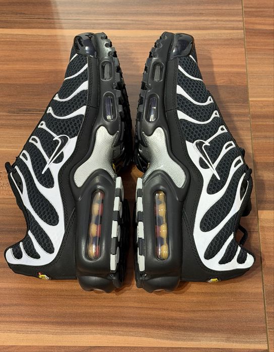 Nike TN Black and Silver