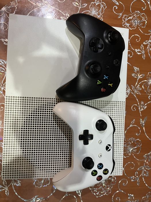 Xbox one s + 2 manete