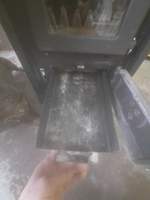 Soba dreptunghiulara pe lemne cu cuptor