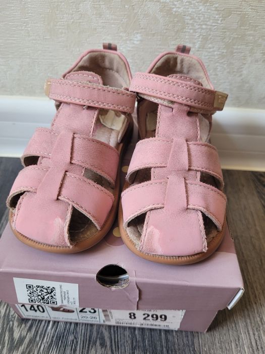 Продам детские сандалии