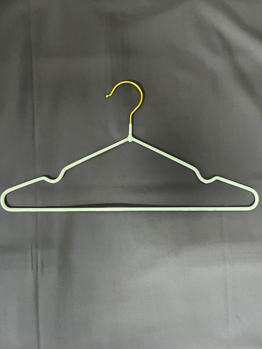 Продаются вешалки