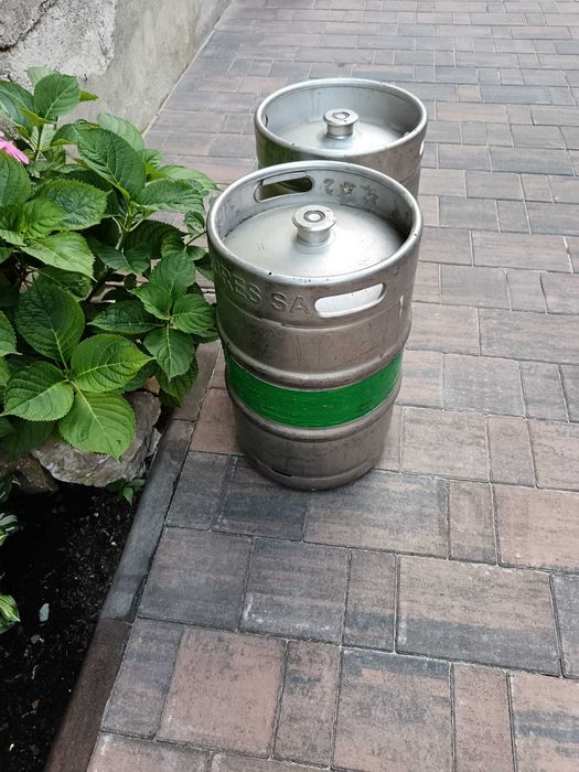 Vand 2 butoaie din inox, capacitate 50 l