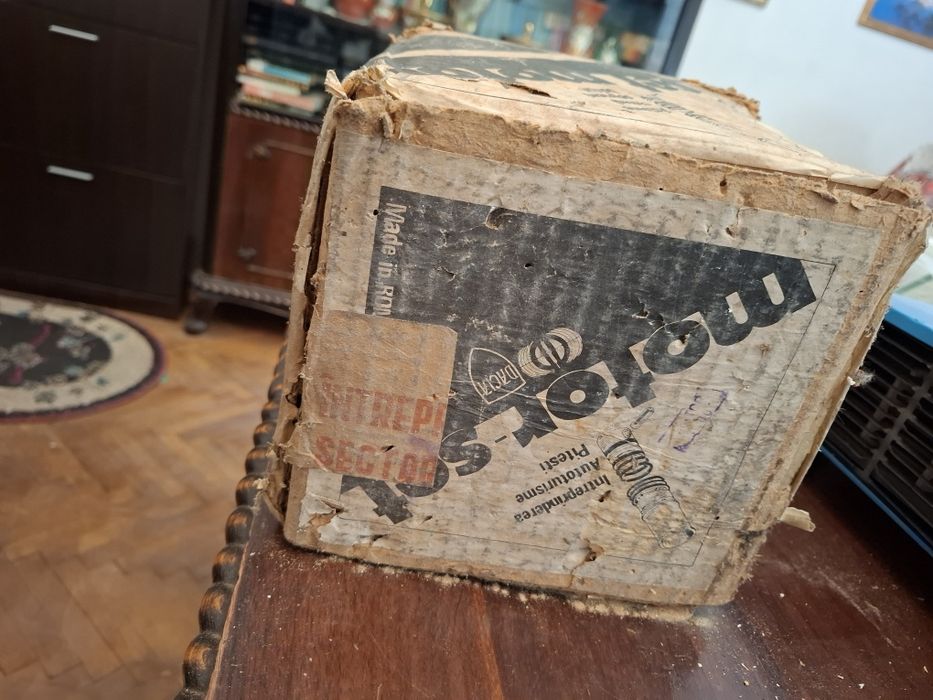 Set 4 pistoane Dacia 1300 / Renault 12 – NOS (noi, vechi de stoc).