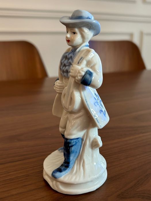 Порцеланова статуетка