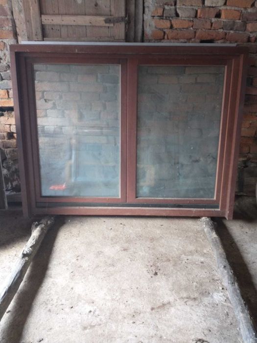 Uși și ferestre termopan din lemn