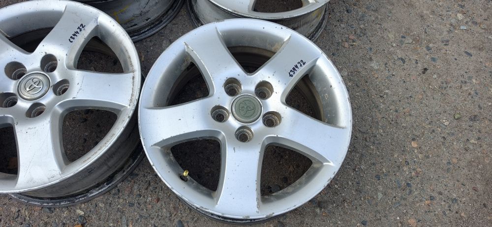 Комплект оригинальных дисков R16. Toyota Camry.