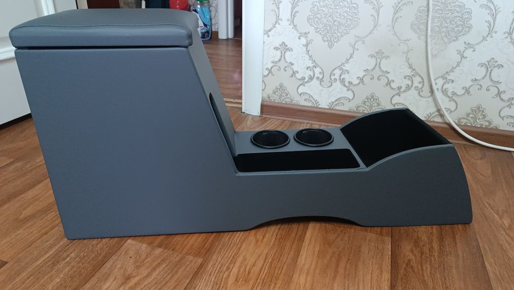 Подлокотник на Ипсум.