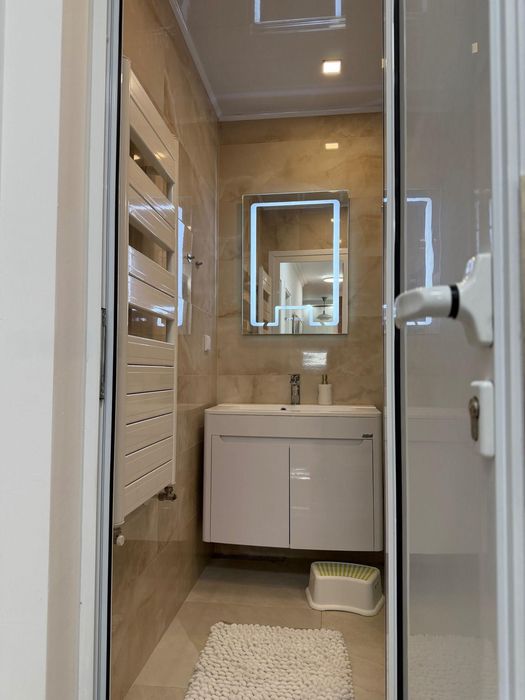 Дава се под наем Тристаен апартамент в София, Витоша - 100 кв.м за 1296.42 € - Снимка #10