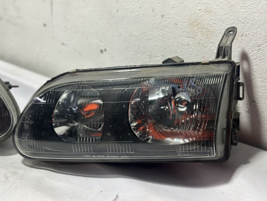 Фары передние Mitsubishi Delica d4 rest