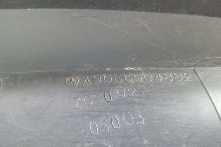 Ornament bandou aripa dreapta A9066904882 Mercedes-Benz Sprinter a 2-