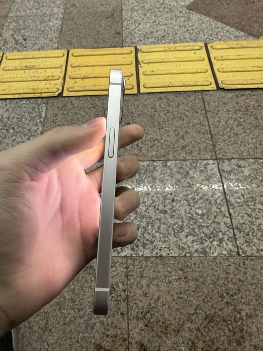 Продам Iphone 13