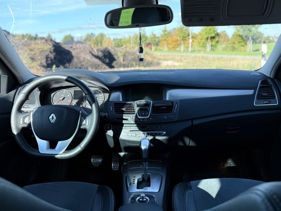 Renault Laguna 3 .