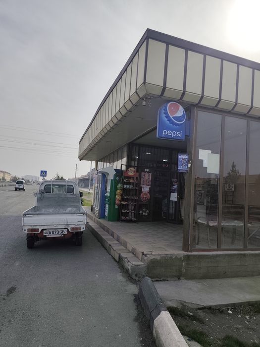 Остановкадаги дукон сотилади