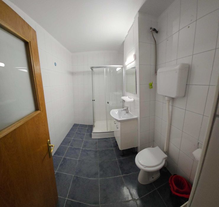 Proprietar, inchiriez apartament 2 camere nemobilat, zona intersectiei Nicolae Titulescu Piata Victoriei .