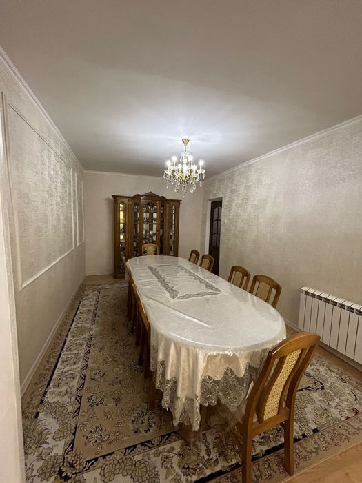 Продается горка, стол и стулья 12 шт для гостиной