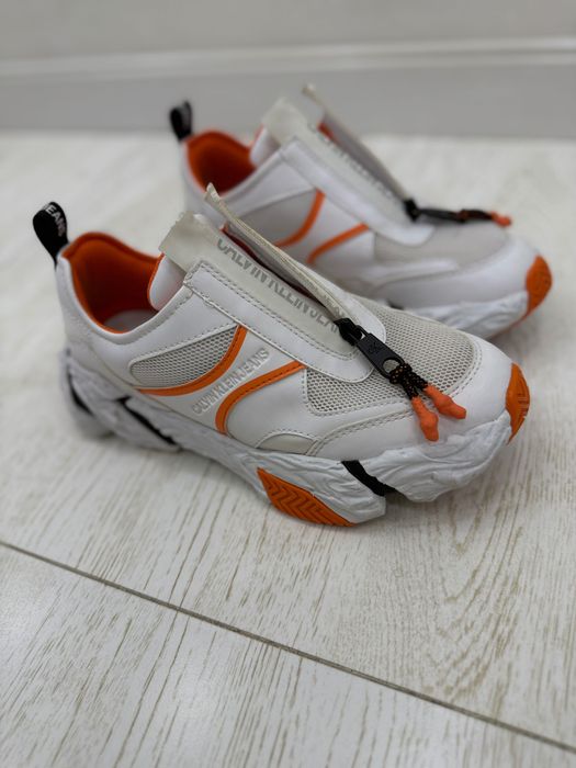 Женская обувь кроссовки и балетки