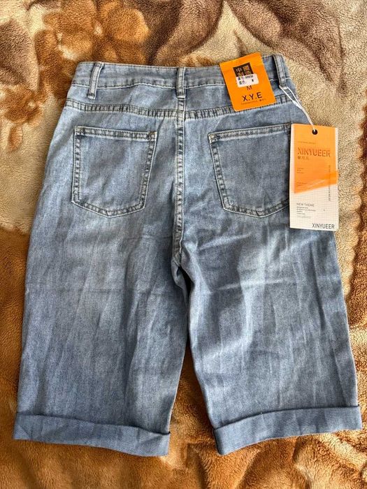 джинсы-стрейч и джинсовые шорты