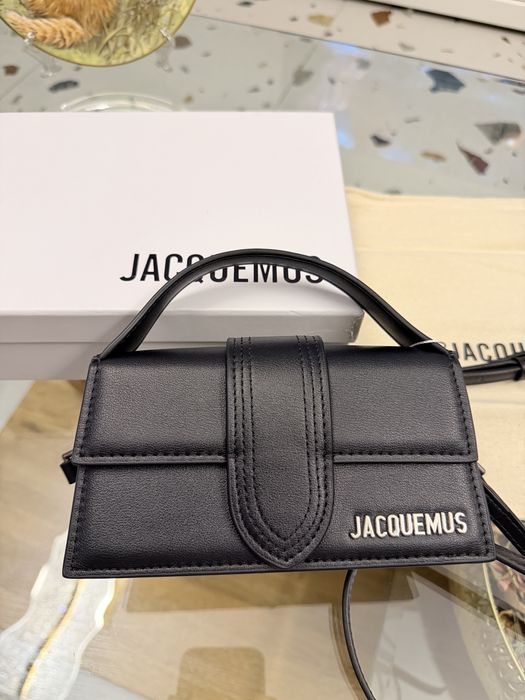 Geanta Jacquemus neagra cu scris argintiu