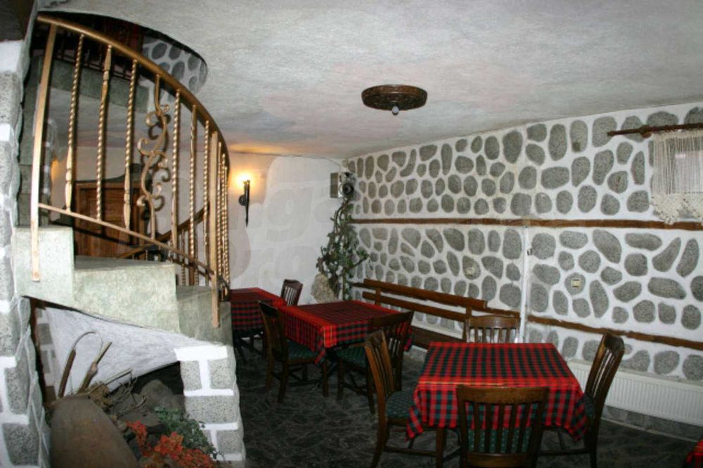 Дава се под наем Заведение в Банско - 500 кв.м за 1250 € - Снимка #16