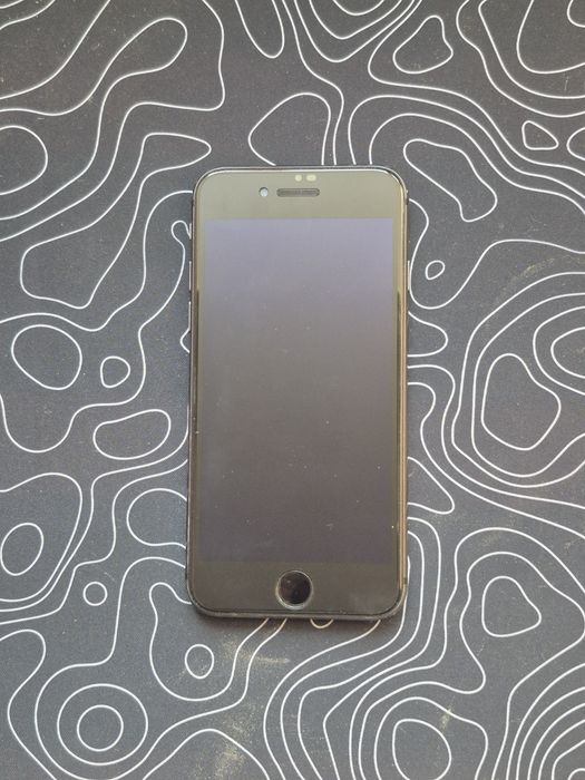 Продам айфон 8 в хорошем состоянии